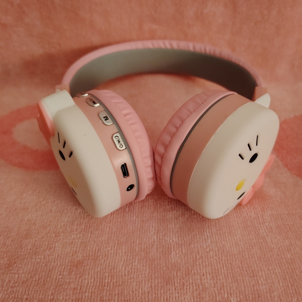 EXCLUSIVE - Hello Kitty x Miniso Pink Wireless Headphones - Picture 7 of 9